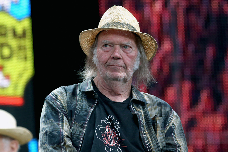 neil-young-muziklerini-kaldirdi